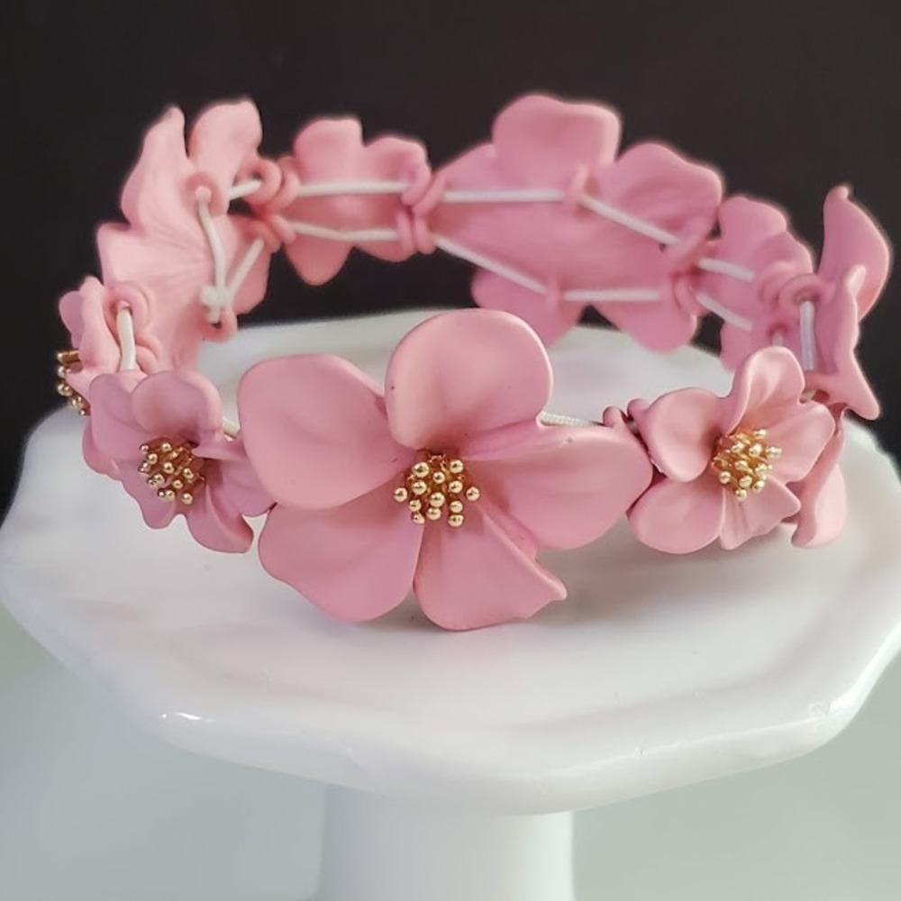 Liz Claiborne Pink Matte Enamel Flower Stretch Bracelet and Earrings Set
